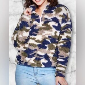 Grayson Threads Camo Fleece Sherpa Weekend 1/4 Zip Cropped Sweatshirt Size S